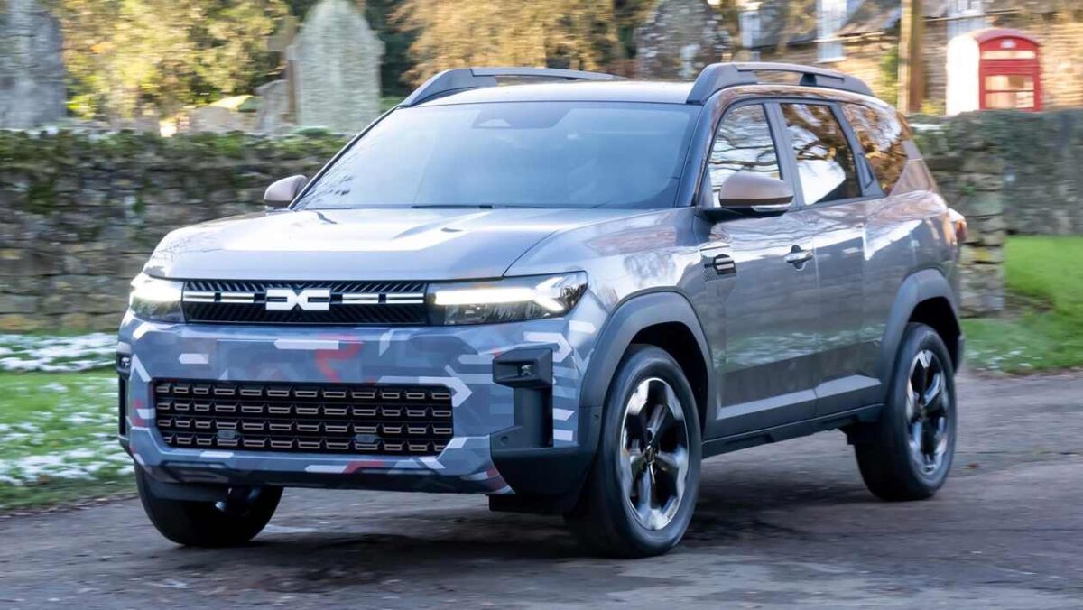 Le Dacia Bigster a atterri! Premier regard sur le SUV de moins de 25 000 £ sur les routes britanniques