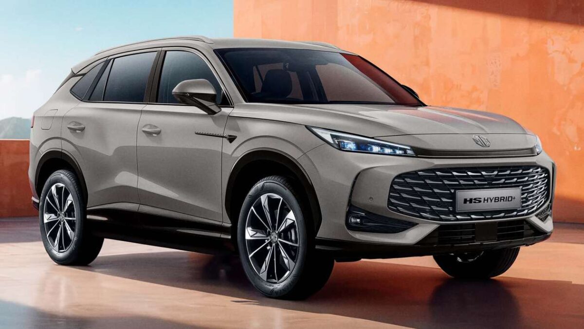 Le MG HS est devenu chaud! Nouveau 221 ch hybride + modèle de modèle