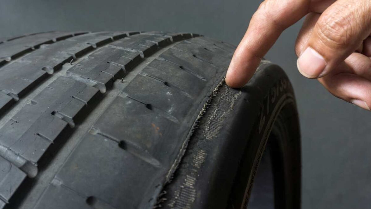 Le commerce dangereux des pneus d'occasion nécessite une réglementation beaucoup plus difficile