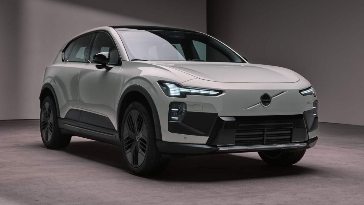 Le coupé-SUV sportif Volvo EX60 exclu et l'accent est mis sur le robuste Cross Country