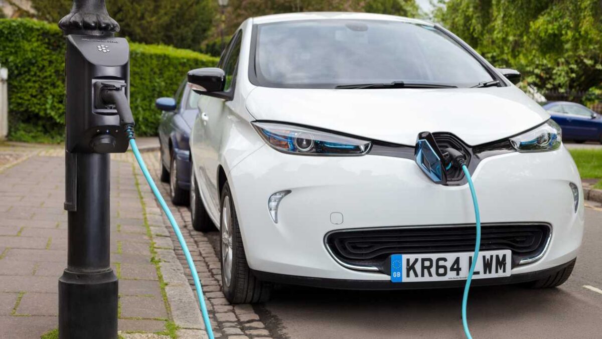 Le déploiement du chargeur de voiture électrique britannique étant miné par une stratégie erronée