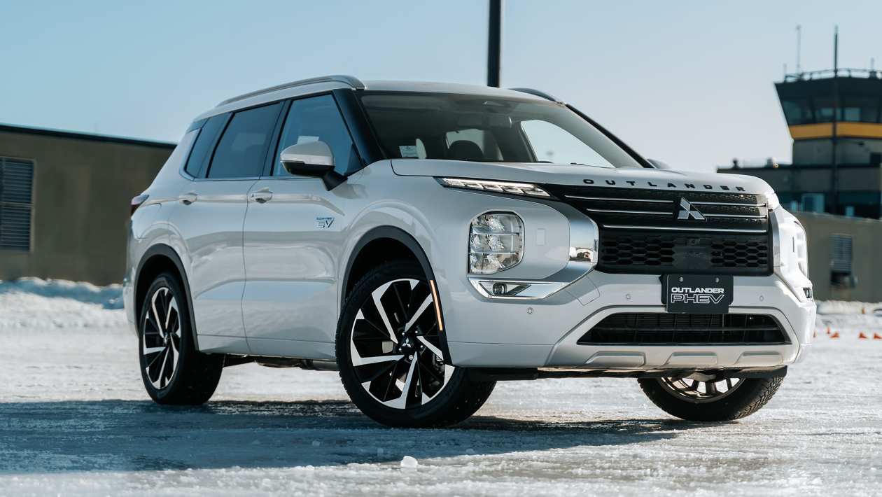 Le nouveau Mitsubishi Outlander PHEV obtient sept sièges et un prix élevé de 47 000 £