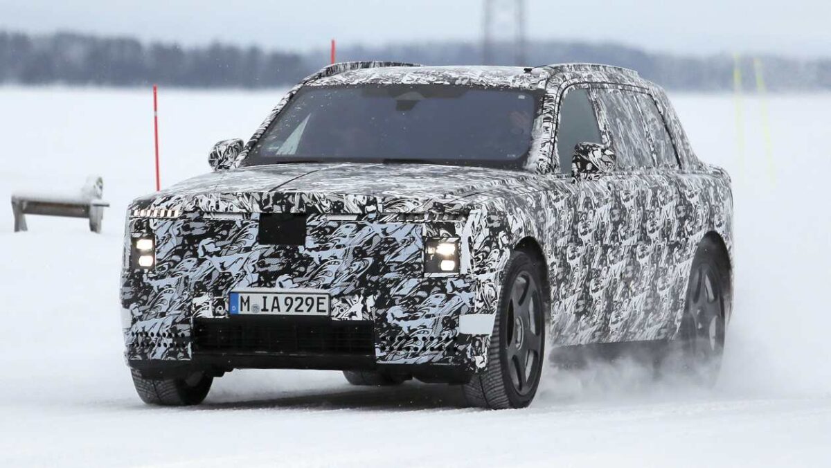 Le nouveau SUV électrique Rolls-Royce apparaît avant son lancement en 2027