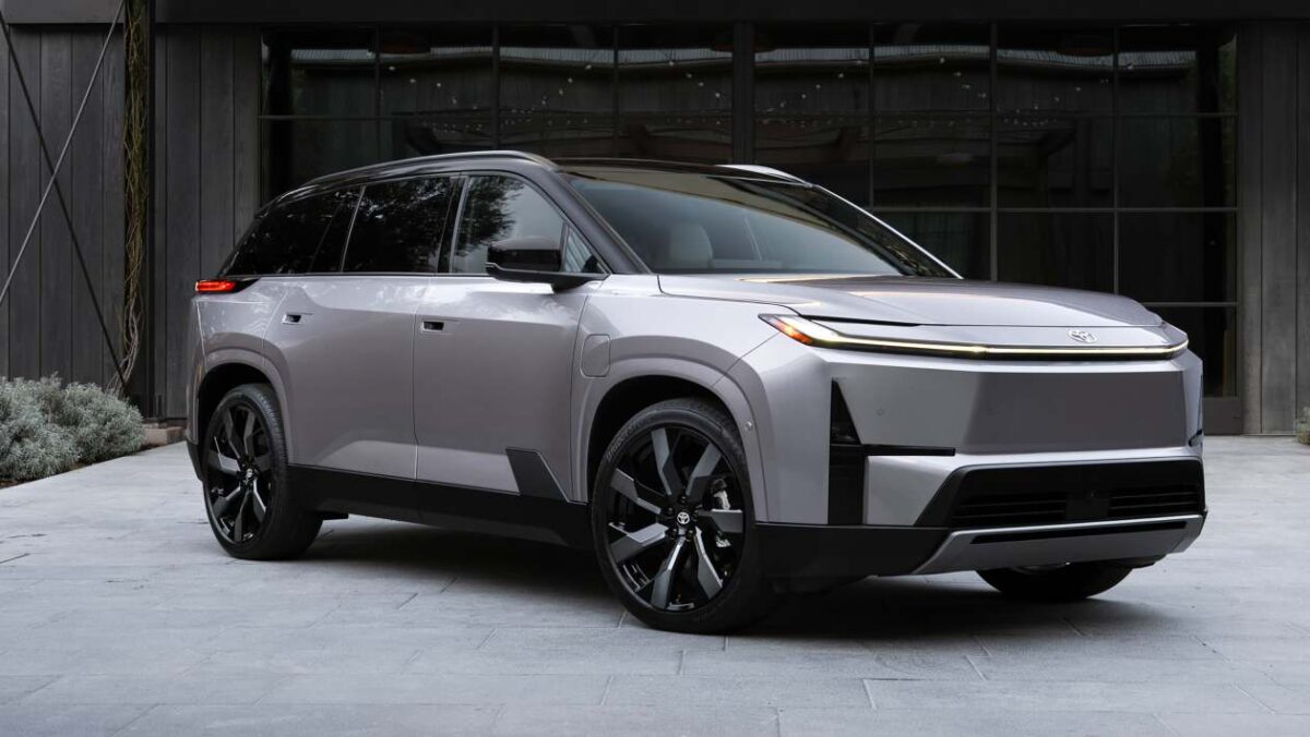 Le nouveau Toyota Highlander EV dévoilé avec un look épuré et jusqu'à 320 milles d'autonomie
