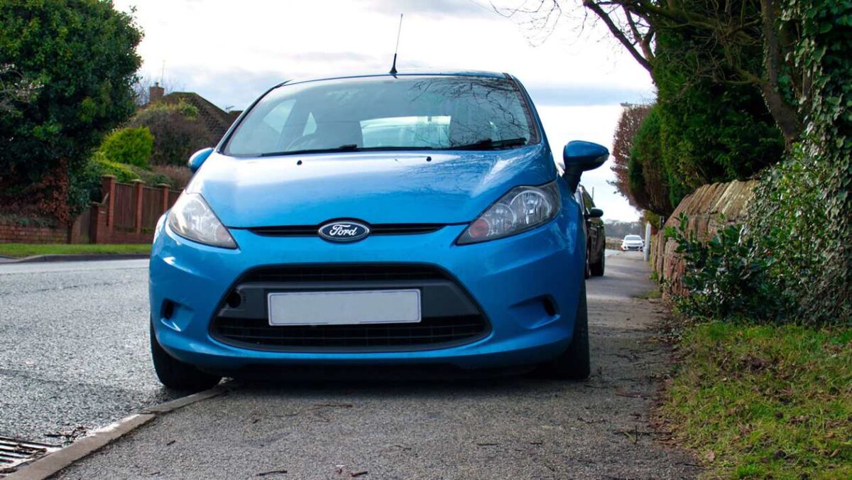 Le stationnement sur trottoir pourrait bientôt être interdit dans certaines régions du Royaume-Uni