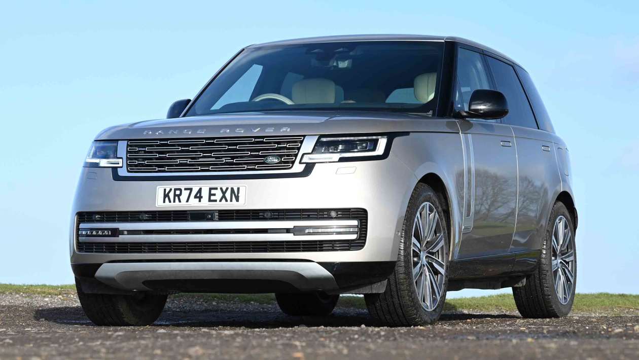 Les détails du gouvernement prévoient d'électrifier sa flotte de voitures… mais le v8 Range Rover de PM restera