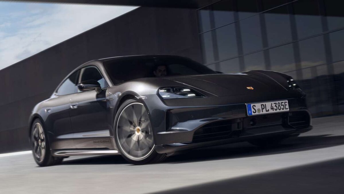 Les nouvelles éditions Black Porsche Taycan et Cayenne ont l'air méchante et mystérieuse