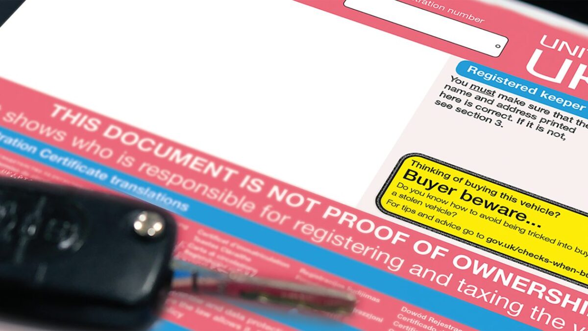 Les ventes de voitures électriques britanniques sont obstinément à court de cibles, avec plus de vents contraires dus