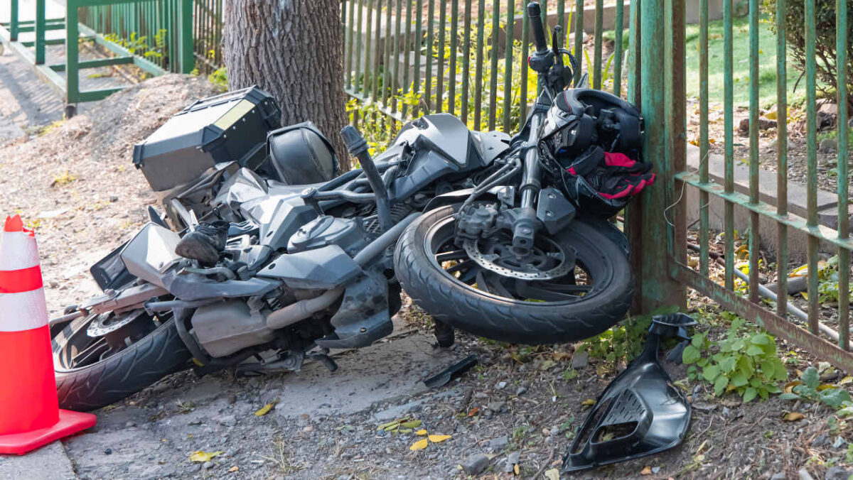 Les voitures sont plus sûres que jamais, mais les décès de la route des piétons et du motocycliste augmentent