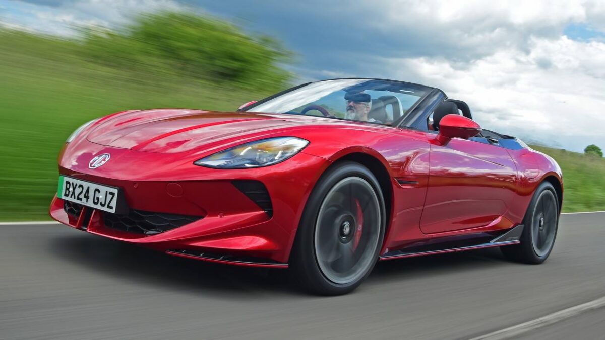 MG Cyberster Review: Electric GT Convertible est un monde loin du MGB