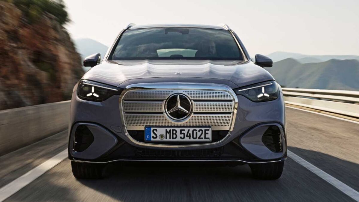 Mercedes a illuminé les grilles ici pour rester alors que la marque aligne EV et Ice Design