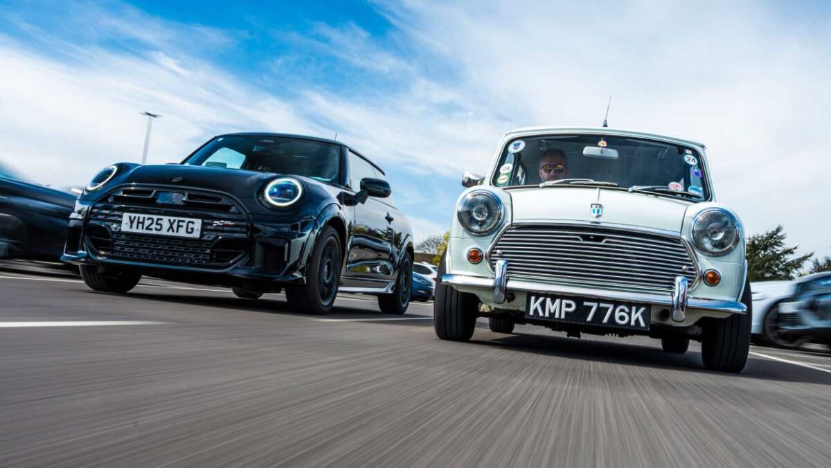 Mini vs Mini vs Mini Cooper: L'évolution de l'icône de la petite voiture britannique