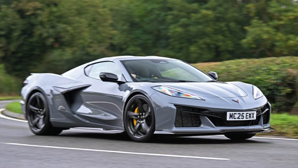New Corvette E-Ray 2025 Review: Heretic ou Hero?