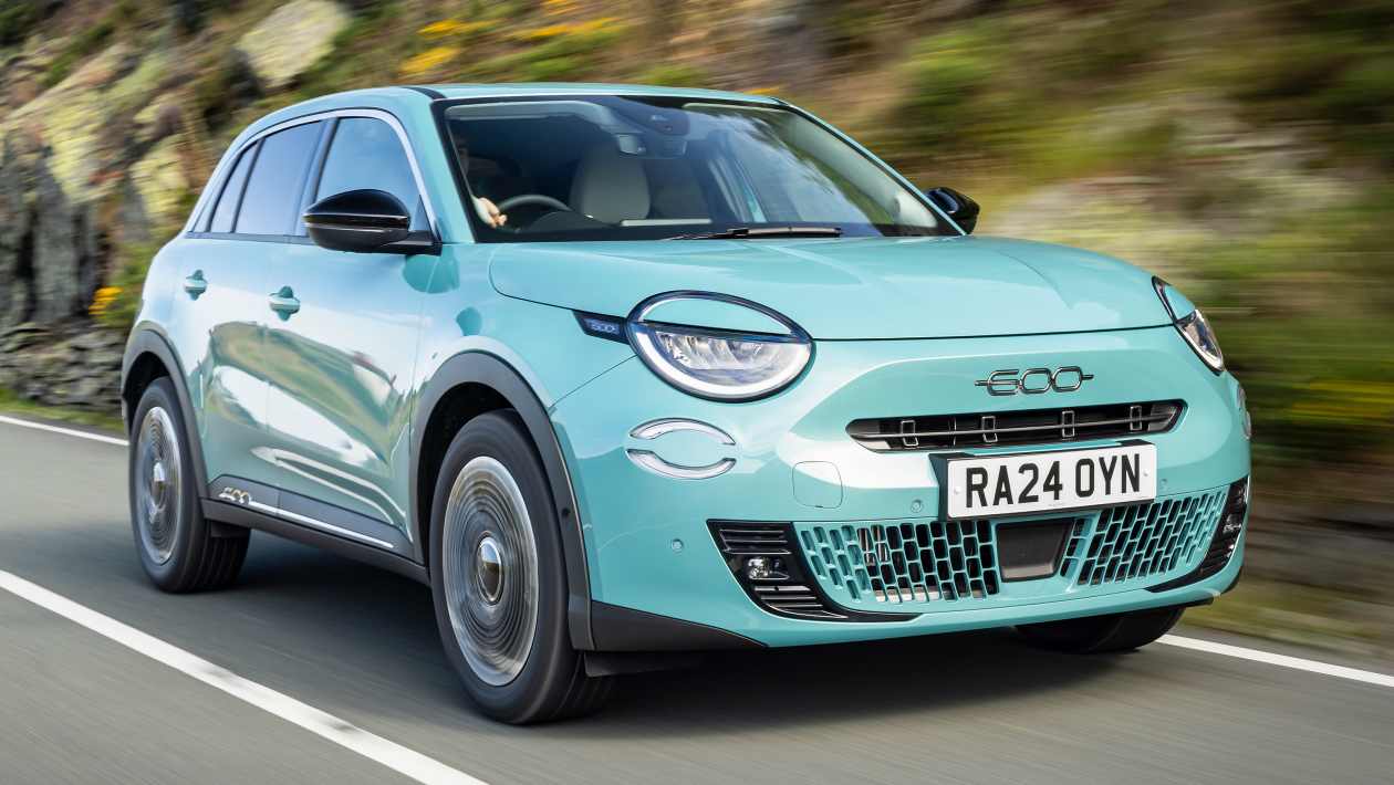 New Fiat 600 Hybrid 2025 Revue: frugal, spacieux et rempli d'appel rétro