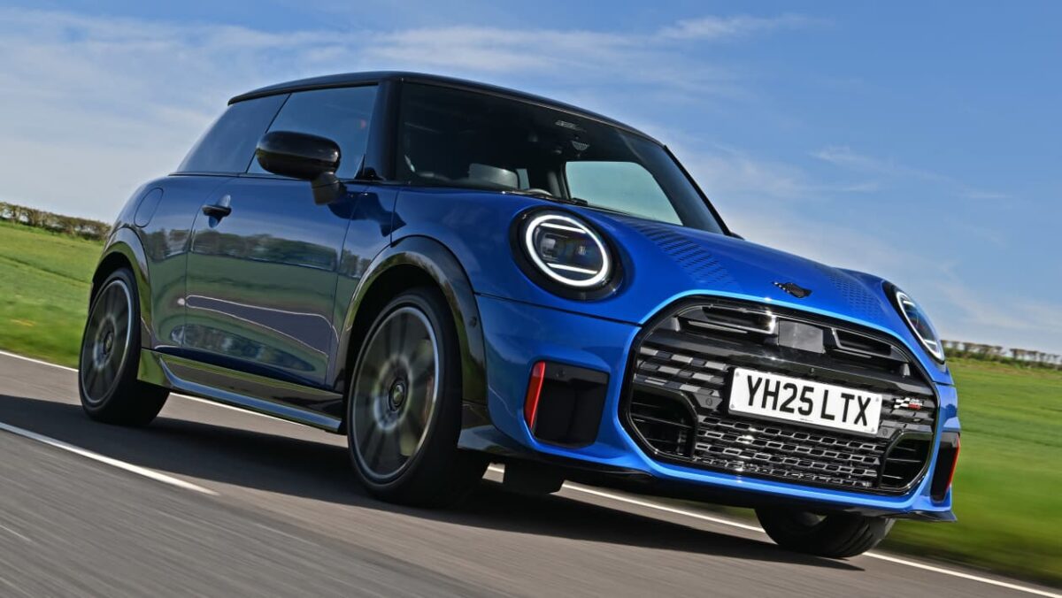New John John Cooper Works 2025 Review: Retro Hot Hatch offre un rythme et un style
