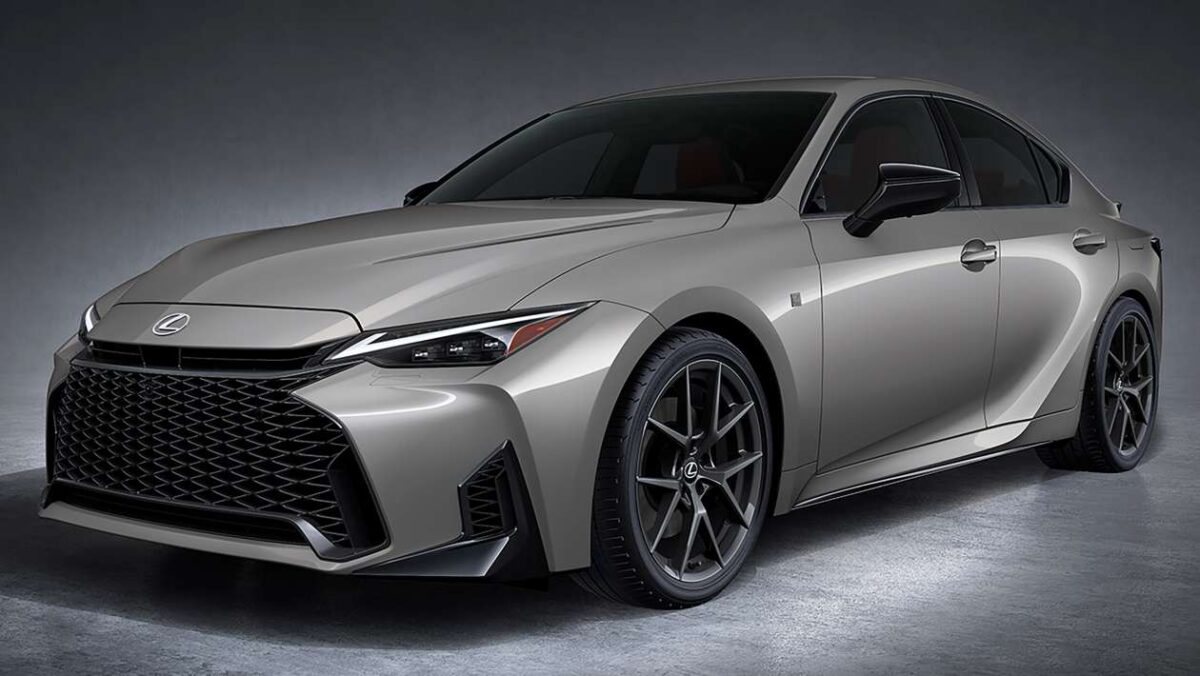 New Lexus est révélée: le rival japonais de la Mercedes C-Class ne vient toujours pas au Royaume-Uni