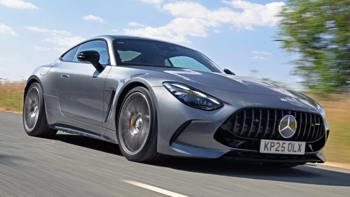 New Mercedes-AMG GT 55 Review: vise la Porsche 911, mais manque