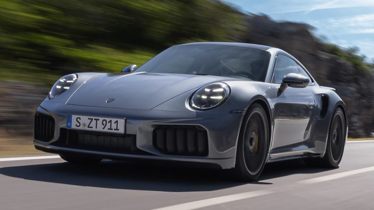 New Porsche 911 Turbo S Prêt à tuer les supercars avec un moteur hybride de 701 ch