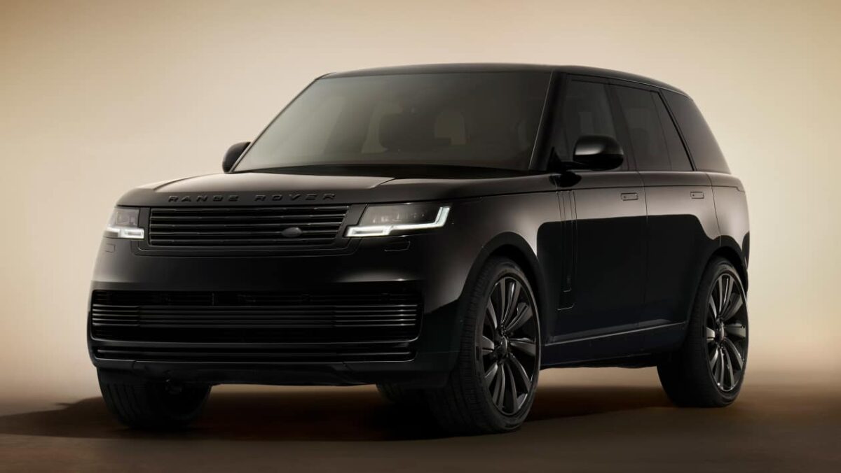 New Range Rover Sv Black est un SUV de luxe de 606 ch avec une attitude