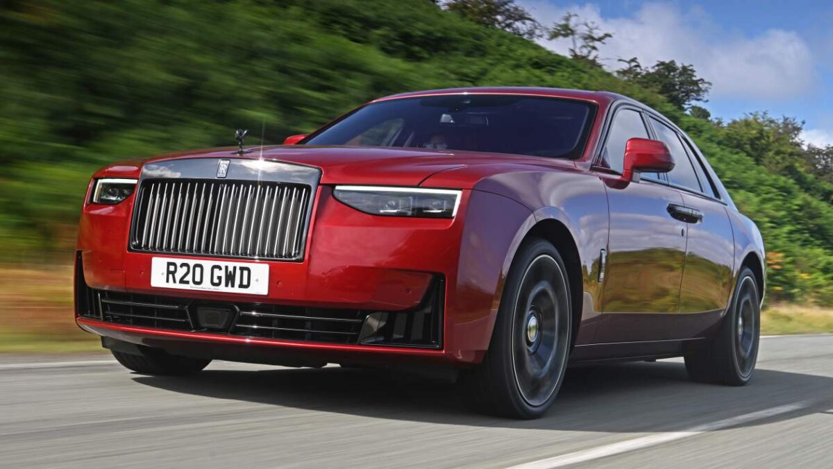 New Rolls-Royce Ghost Black Badge 2025 Revue: l'énoncé ultime de la richesse