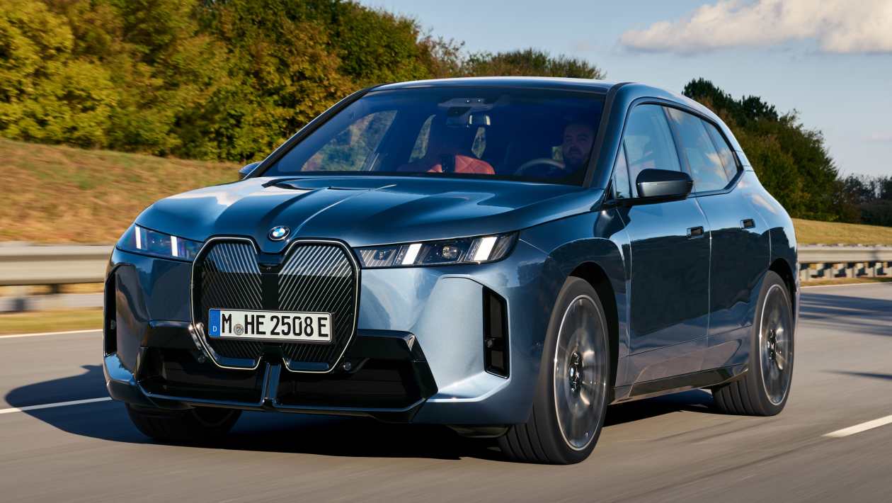 Nouveau lifting BMW IX 2025 obtient plus de puissance et de grilles de rein de brillance dans le noir