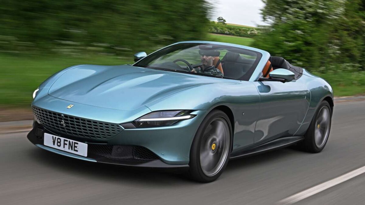 Nouvelle Ferrari Roma Spider 2025 Revue: rapide, élégant et amusant