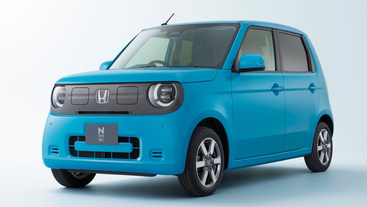 Nouvelle Honda Super EV bords plus près alors que la couverture originale de N-One E au Japon