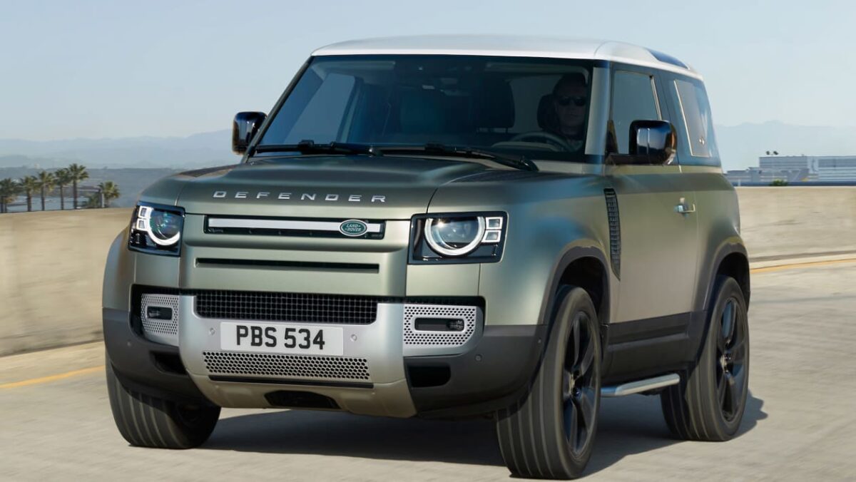 Land Rover Defender pick-up - front 3/4 white