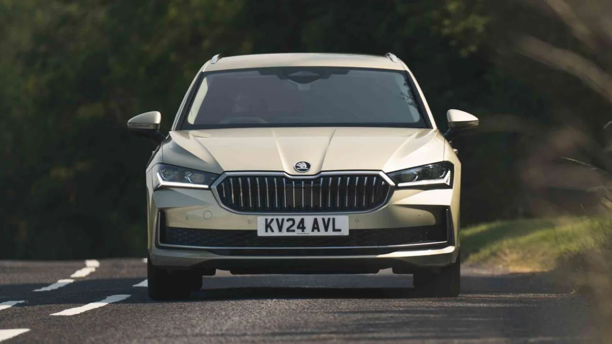 Offre automobile du jour : Skoda Superb Estate iV PHEV peut tout faire pour seulement 235 £ par mois