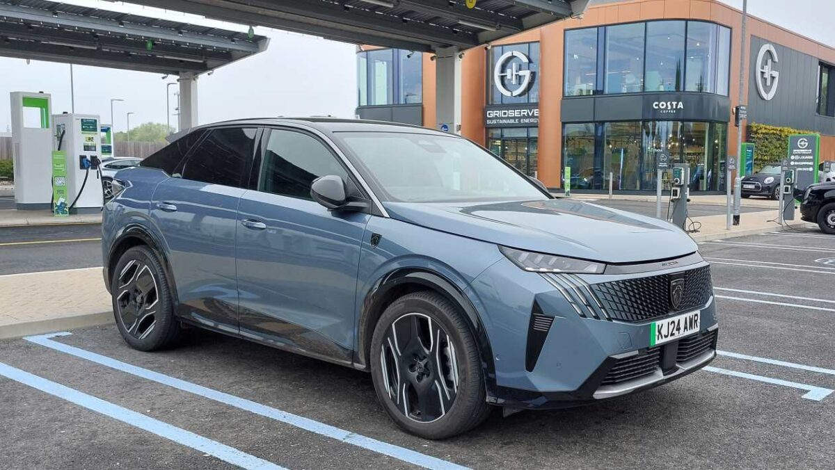 Peugeot E-3008 GT Test à long terme: un grand mille-mille d'autoroute