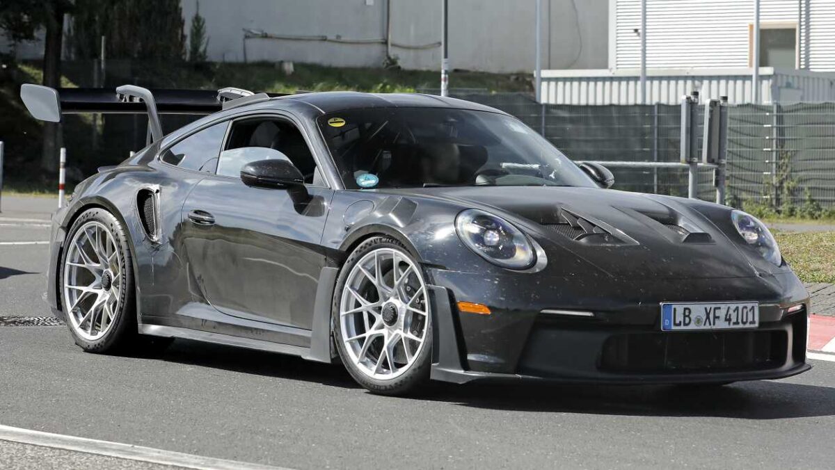 Porsche 911 GT3 RS Facelift Spied: More Crazy Aero pour la version 992.2 et quelque chose d'autre se cachant sous le carbone!