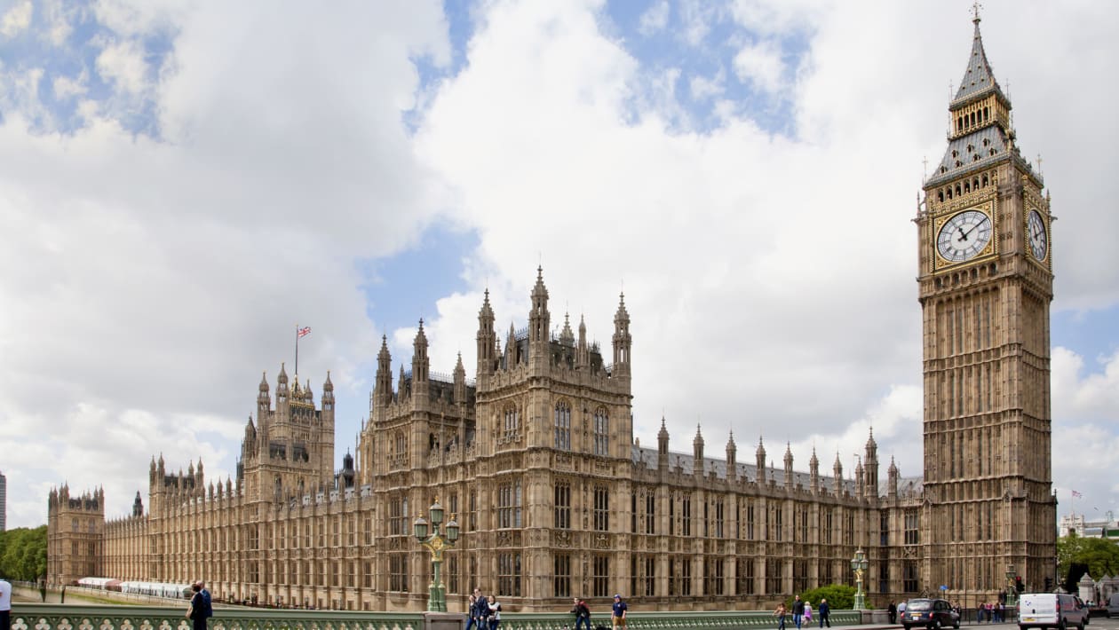 Starmer et Trump concluent un accord commercial pour sauver l'industrie automobile britannique, mais il y a une prise…