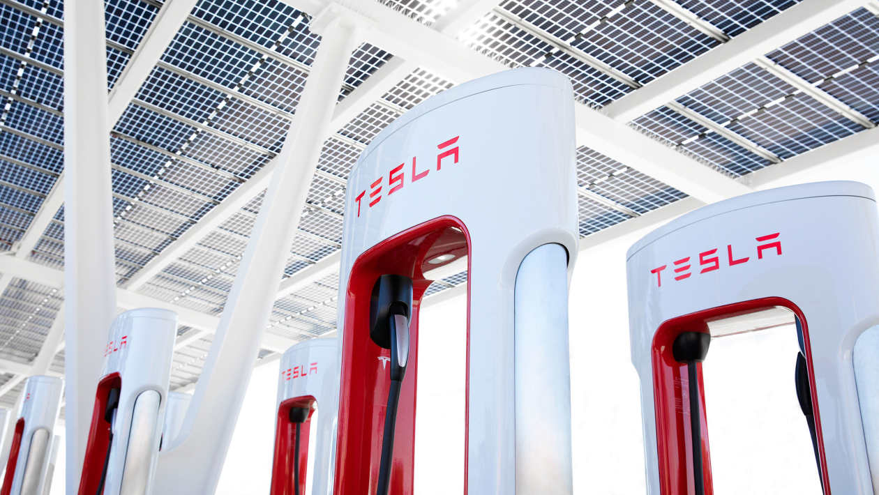 Stations de compresseur Tesla pour obtenir des files d'attente virtuelles