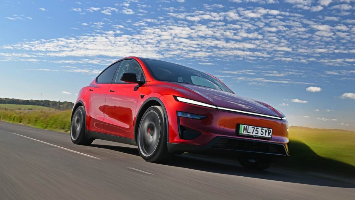 Tesla Model Y remporte la couronne EV la plus vendue au Royaume-Uni alors que les marques automobiles se plaignent des objectifs