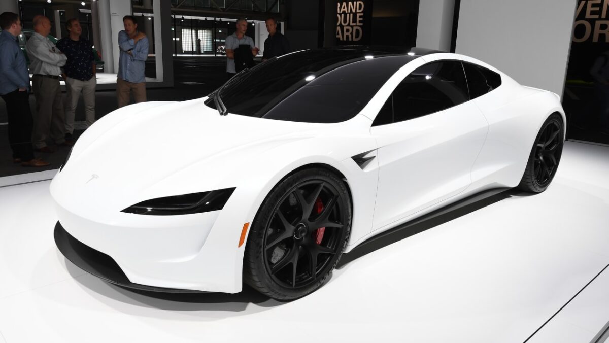 Tesla Roadster montre des signes de vie avec une nouvelle demande de marque