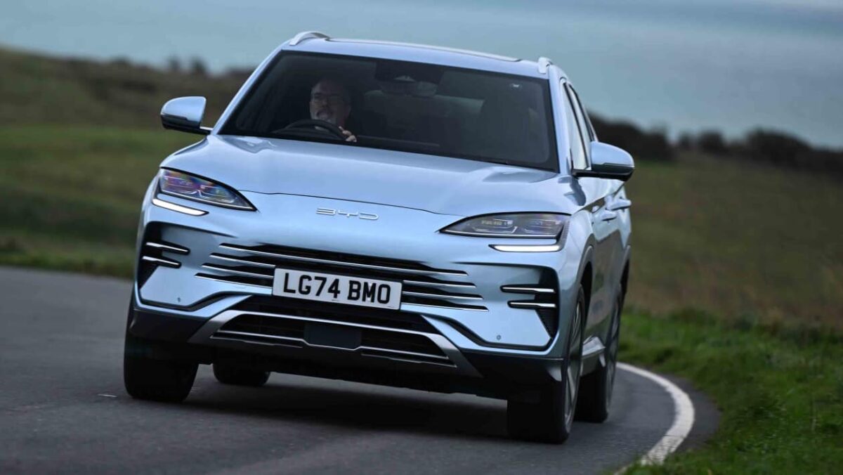 Tesla dépassé par BYD de la Chine dans les graphiques de vente de voitures britanniques