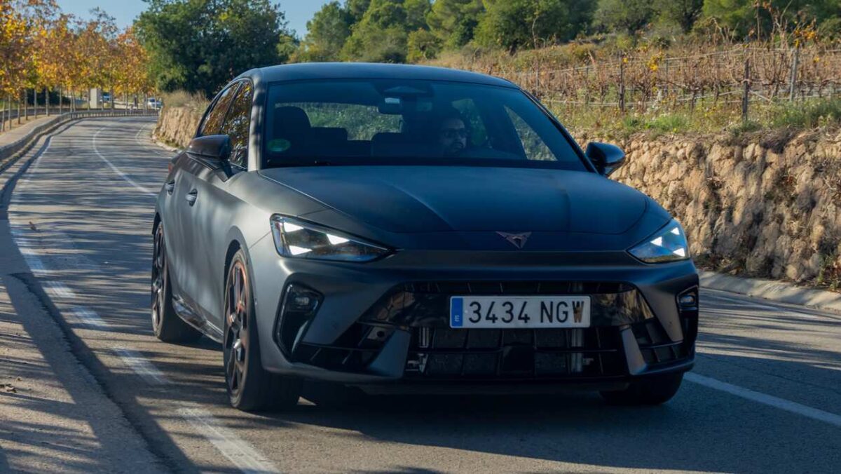 Test de la nouvelle Cupra Leon VZ : la berline chaude la plus amusante de la marque espagnole à ce jour