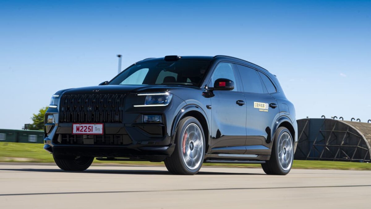 Test du nouveau Zeekr 8X : le SUV hybride rechargeable de 1 381 ch est un festival technologique absolu