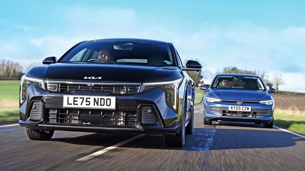 Volkswagen Golf vs Kia K4 : une confrontation familiale entre David et Goliath