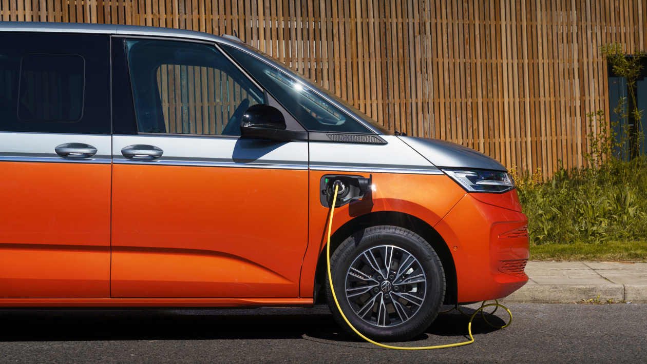 Volkswagen Multivan Ehybrid 4Motion est un PHEV PHEV à sept places pour moins de 55 000 £