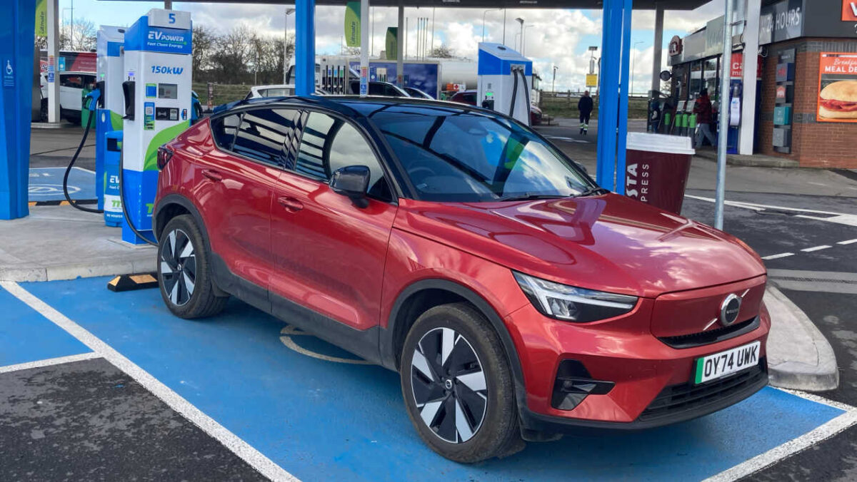 Volvo EC40 plus test à long terme: le SUV électrique est un lugger de meubles capable