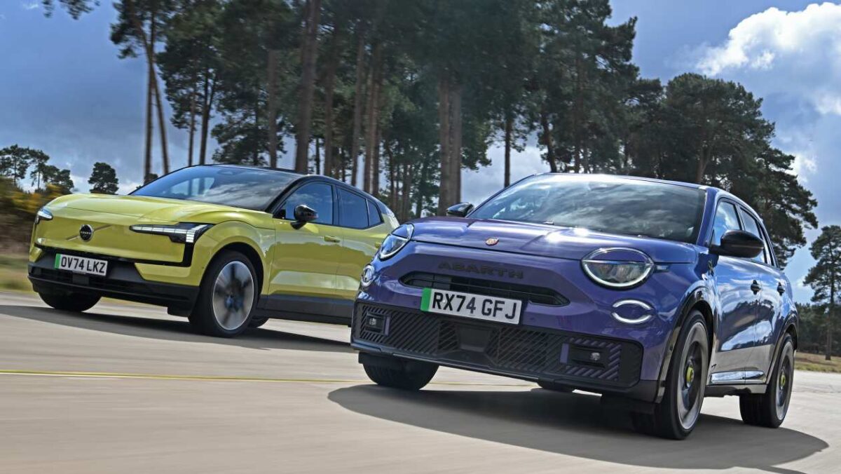Volvo Ex30 vs Abarth 600E: Quel petit SUV électrique est le chien Top?