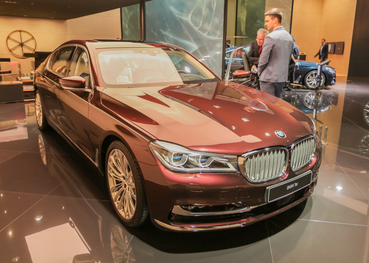Comparatif des prix pour une BMW M760Li xDrive d’occasion : Trouvez les meilleures offres
