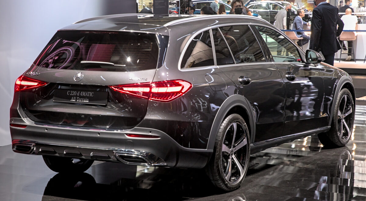 Tout savoir sur la Mercedes Classe C 2021 : équipements, prix et technologies avancées