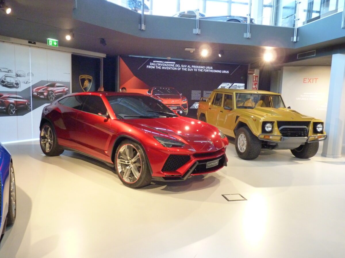 Découvrez l’intérieur luxueux de la Lamborghini Urus : galerie photos et caractéristiques détaillées