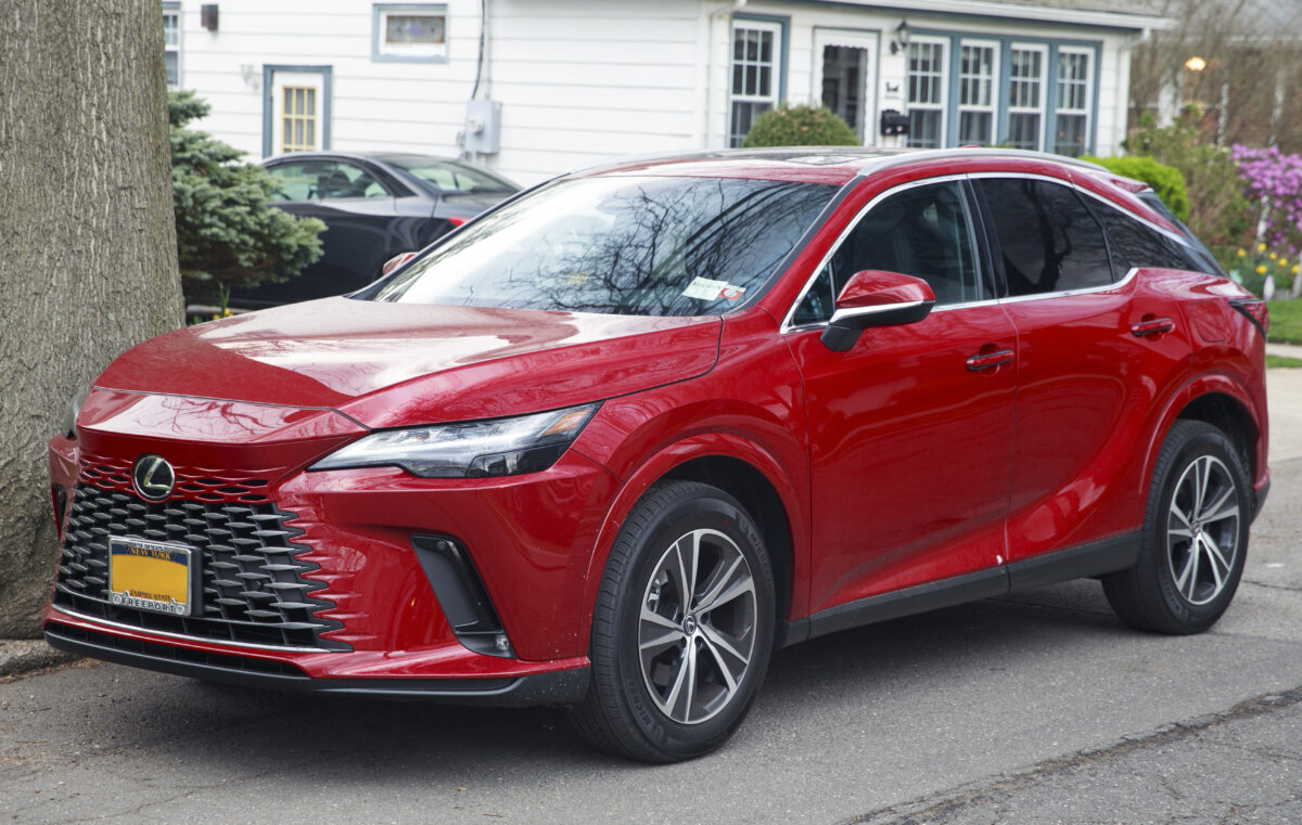 Tout savoir sur le Lexus RX 350 : guide d’achat, avis et comparatif des versions 2023