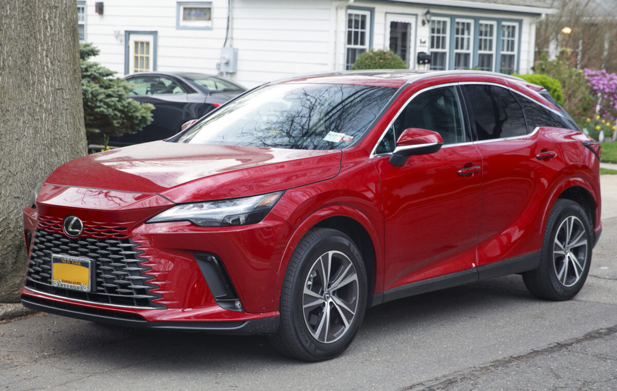 Tout savoir sur le Lexus RX 350 : guide d’achat, avis et comparatif des versions 2023