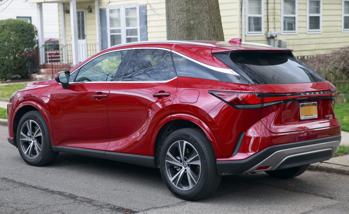 Tout savoir sur le Lexus RX 350 : guide d’achat, avis et comparatif des versions 2023