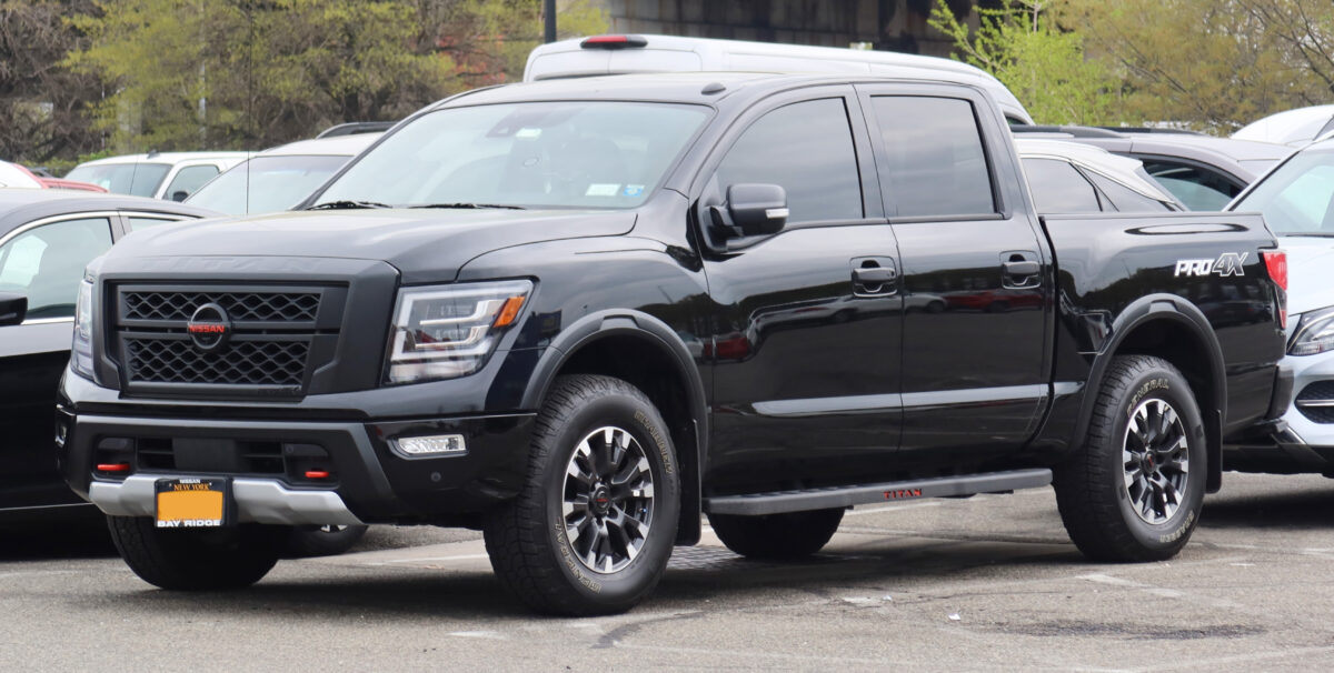 Trouvez votre Nissan Titan d’occasion ou achetez votre peinture KAQ Titanium pour un relooking parfait