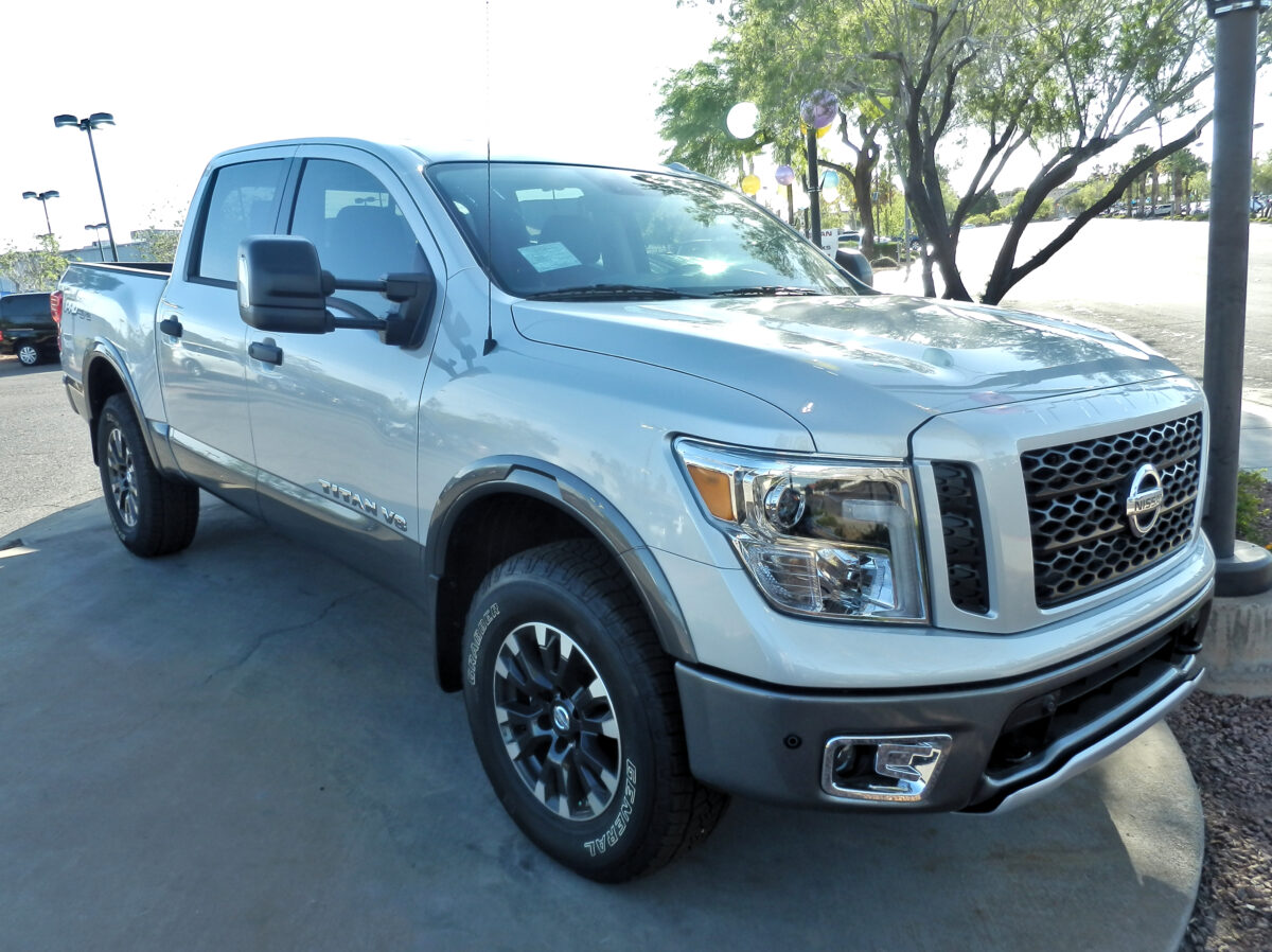 Trouvez votre Nissan Titan d’occasion ou achetez votre peinture KAQ Titanium pour un relooking parfait